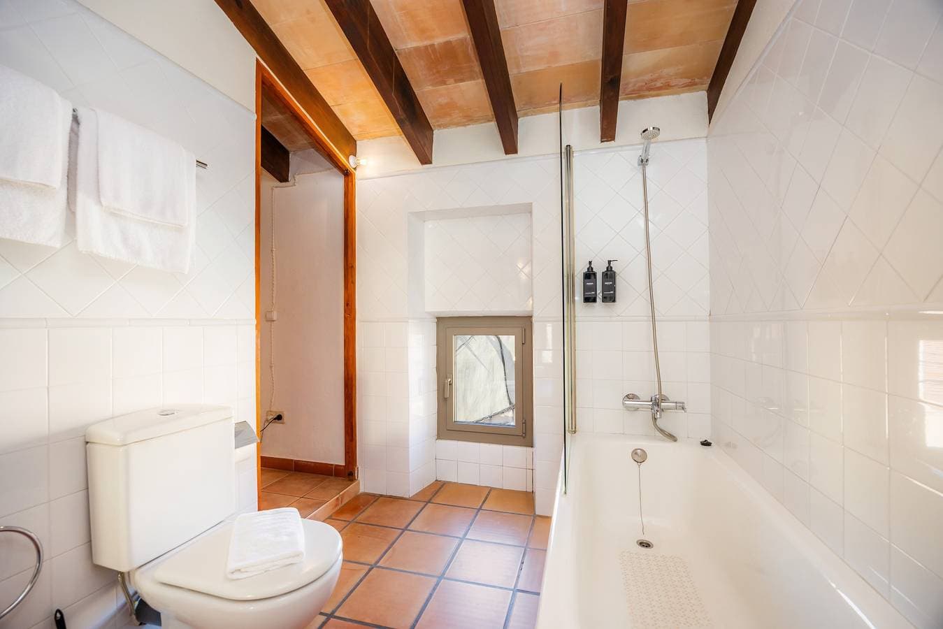 Foto 13 von 38: Doppelzimmer mit Gemeinschaftspool, WLAN und Klimaanlage