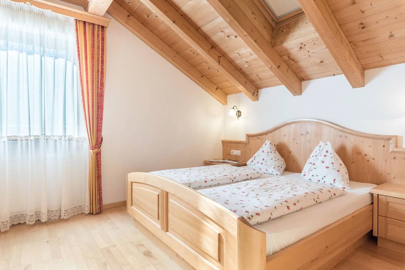 Foto 12 von 35: Ferienwohnung Ciasa Raut App Tamà mit Bergblick, Balkon und WLAN