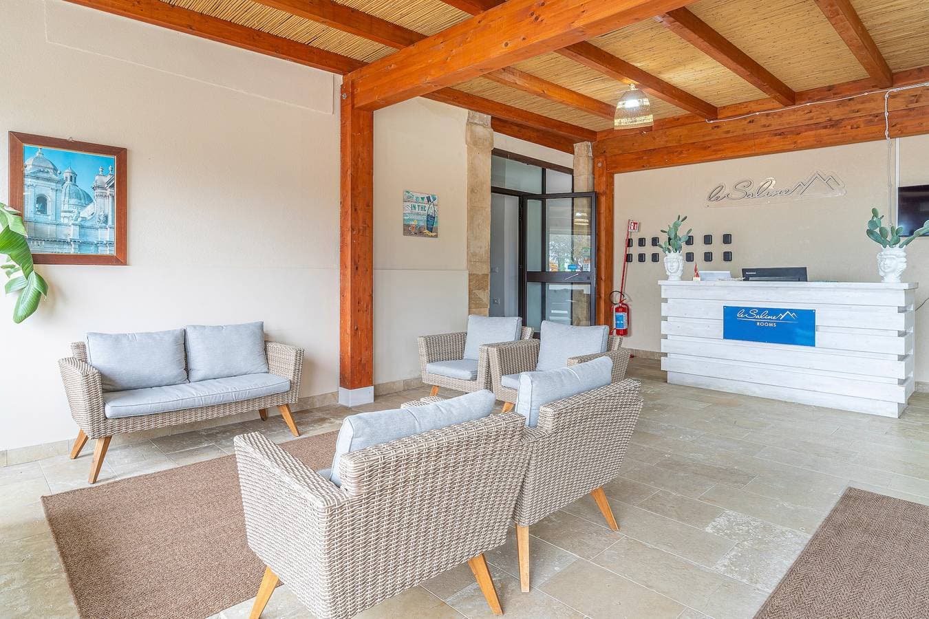 Foto 5 von 42: Zimmer 101 im "Le Saline Rooms Marzamemi" mit WLAN und Klimaanlage