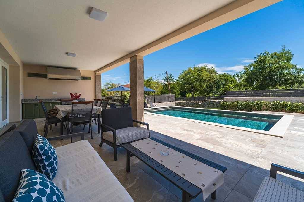 Villa Manuela mit privatem Pool in Strandnähe 1