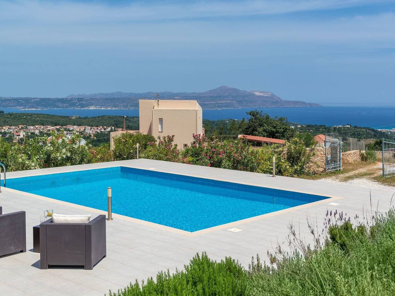 Foto 3 von 32: Villa mit Pool für bis zu 8 Personen. Meerblick.