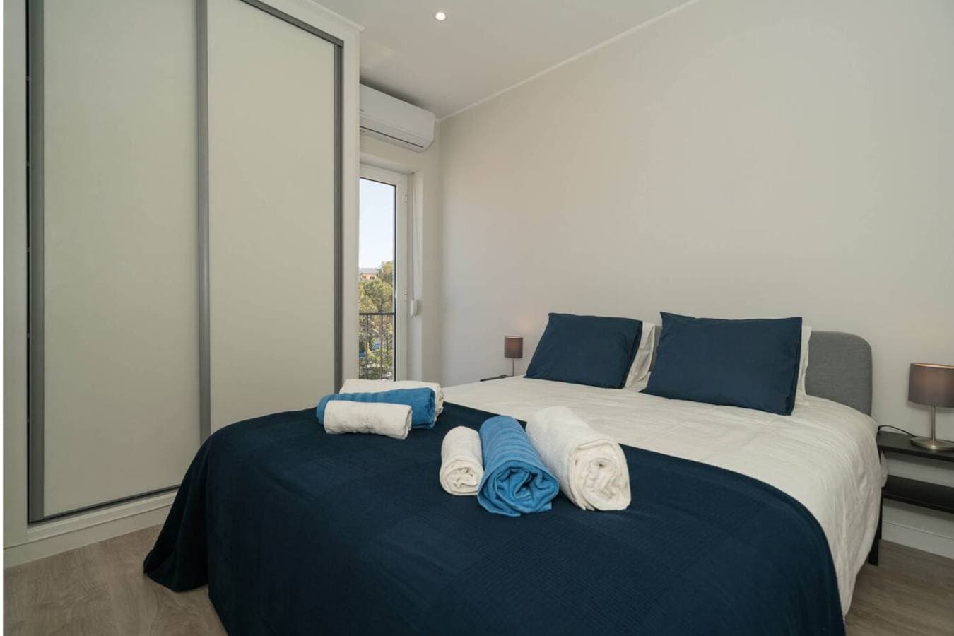 Foto 4 von 31: Ein-Schlafzimmer Apartment mit Meerblick in Lagos