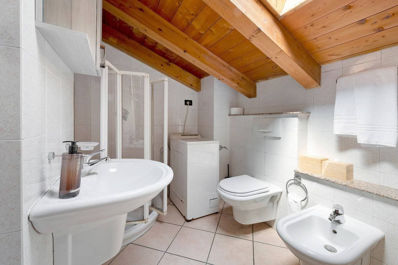 Foto 12 von 18: Apartment „La Mansarda Sul Lago“ mit Seeblick, WLAN und Klimaanlage