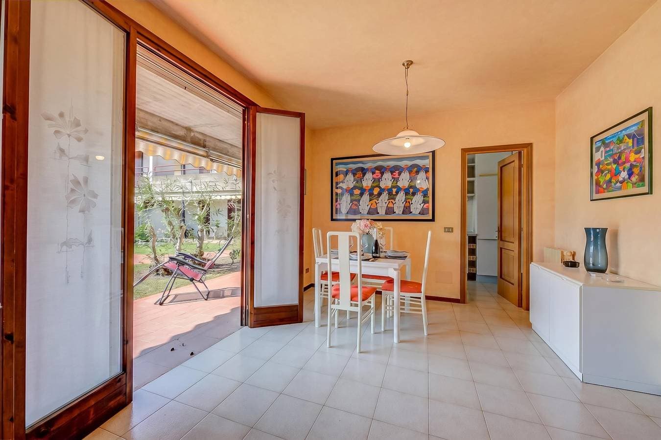 Foto 4 von 23: Cinzia Apartment Front Beach- Pool, Garage & Terrace