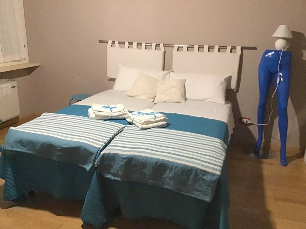 Foto 4 von 12: Double Room with Private Bathroom