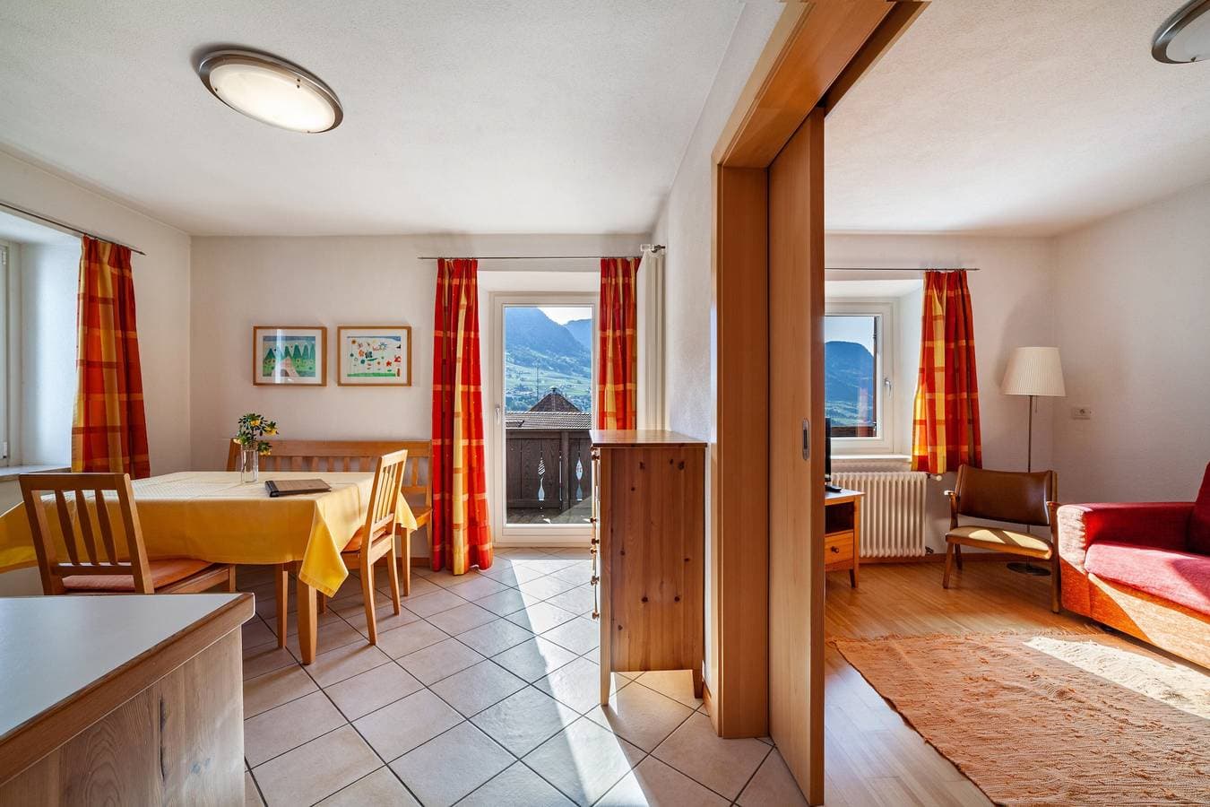 Foto 7 von 40: Ferienwohnung "Gasserhof - Gravenstein" mit Bergblick, Gemeinschaftsgarten & WLAN