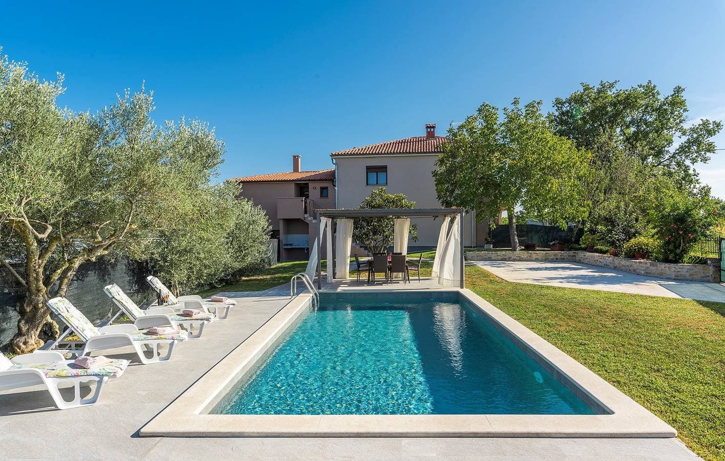 Ferienhaus Terre Bianche mit privatem Pool und Whirlpool 1