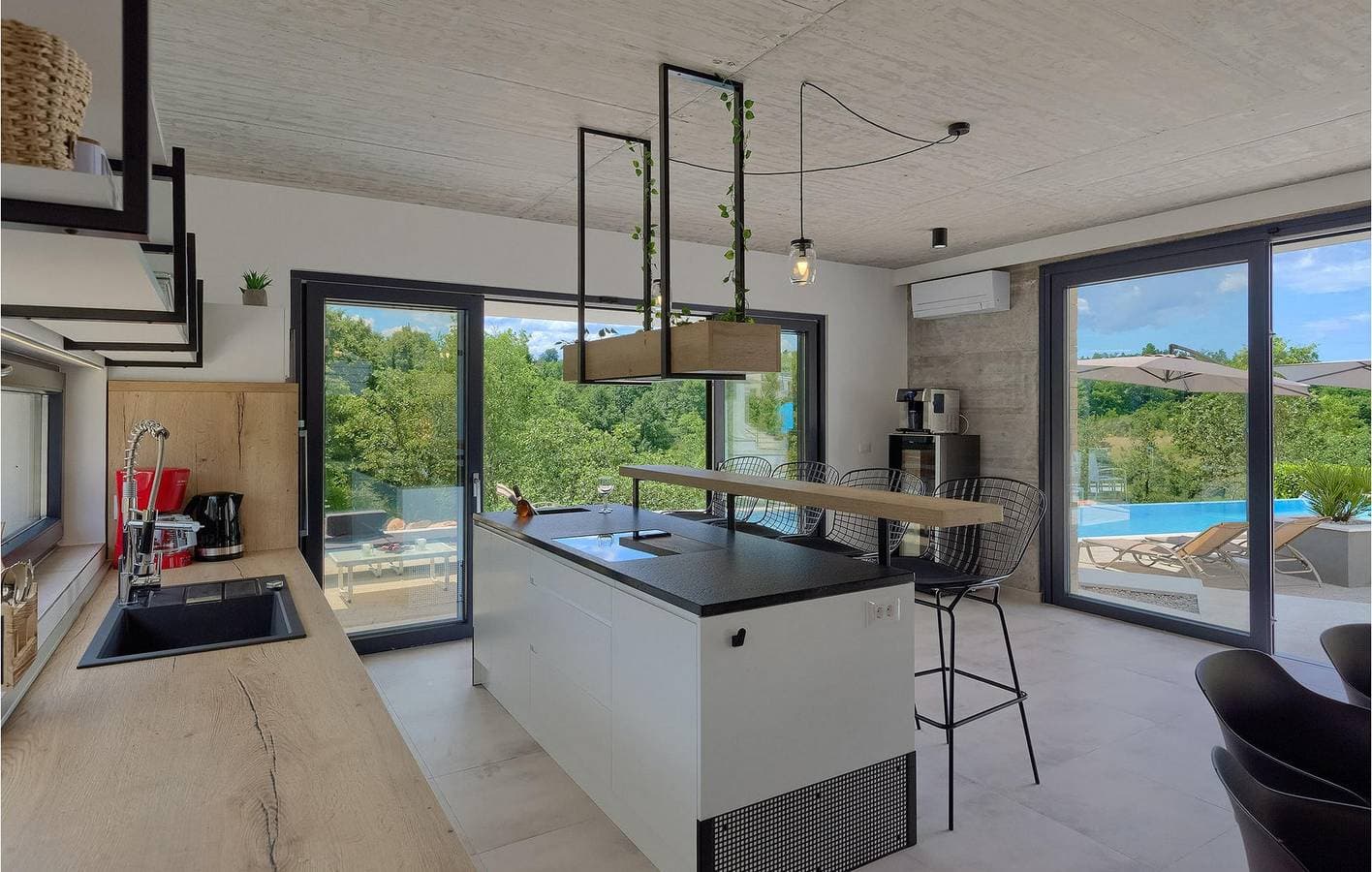 Foto 11 von 69: Gemütliche 37 m² große Ferienwohnung mit Pool, WLAN und Parkplatz in der Nähe von Pčele.doo