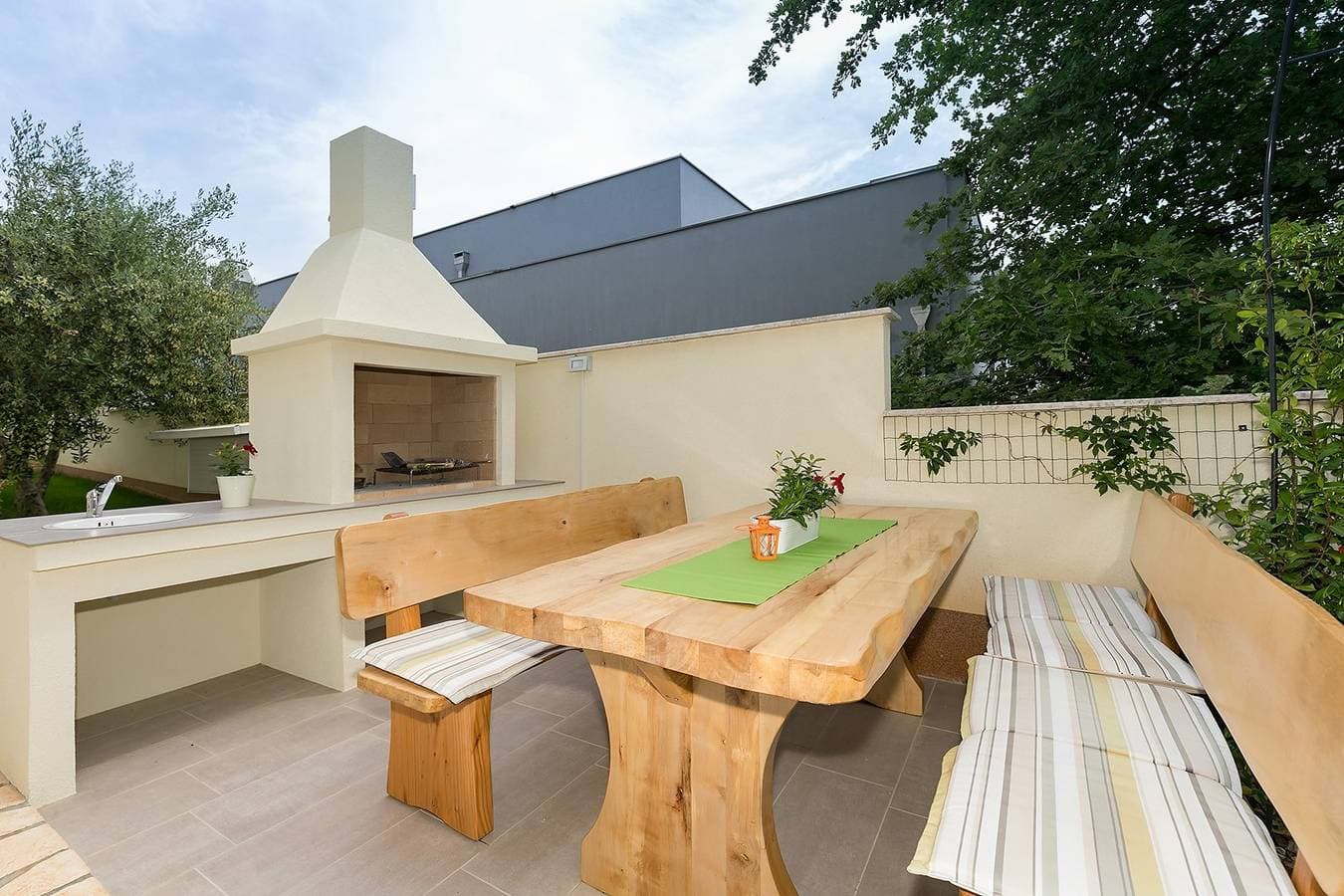 Foto 10 von 13: Neue und moderne voll ausgestattete Wohnung in einer Villa mit Pool in der Nähe von Porec, alle Zimmer klimatisiert