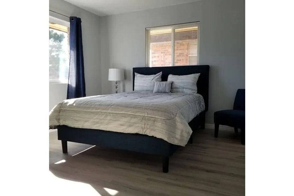 Foto 10 von 24: Eastside Gem! Welcome Home 65\" TV fully remodeled