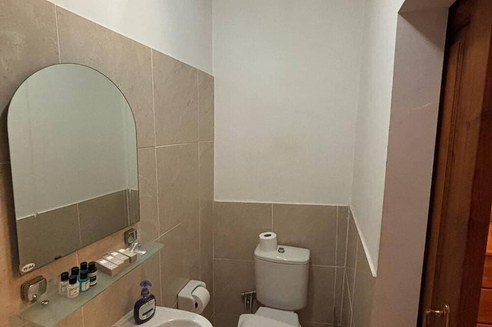 Foto 7 von 22: Charming 2-bedroom house with WiFi, in Harbour Girne