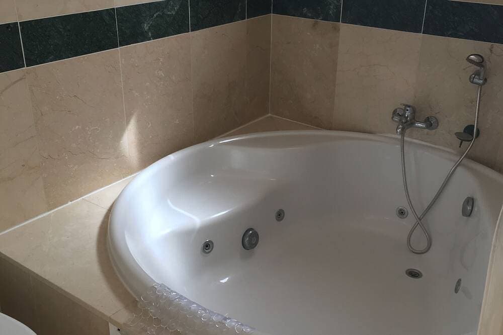 Foto 6 von 20: Neu möbliertes, Stadthaus, ruhige Wohnanlage, großer, privater Pool