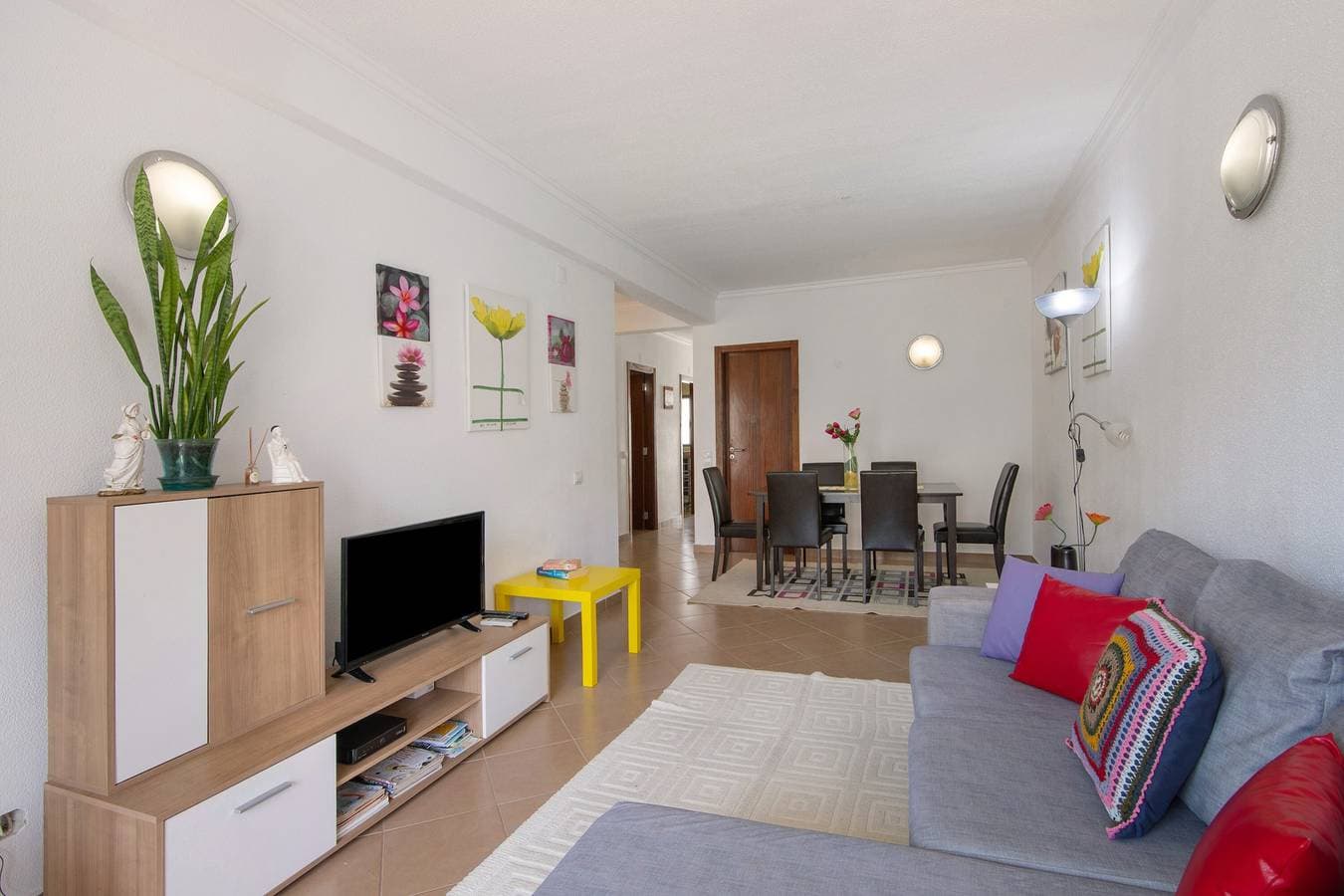 Foto 4 von 35: Geräumige 2-Zimmer-Wohnung mit privater Terrasse, WLAN und Klimaanlage