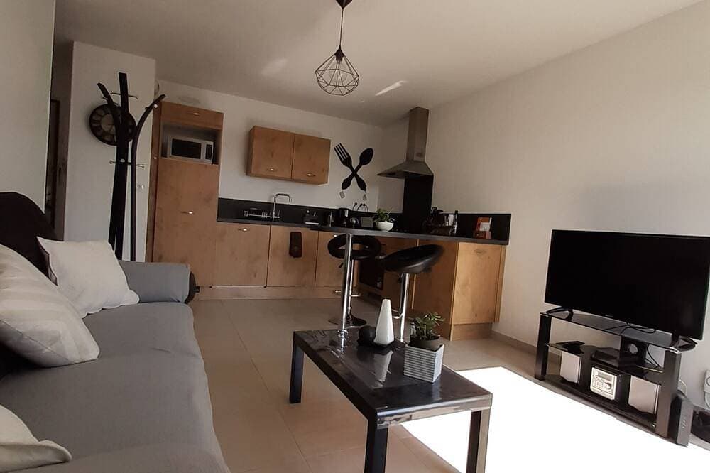 Apart. F2 in Caen komplett renoviert mit Garage und WIFI. 1