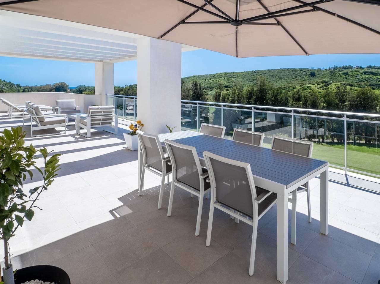 Foto 3 von 26: Casares Green Penthouse 2365 Golf & Luxury