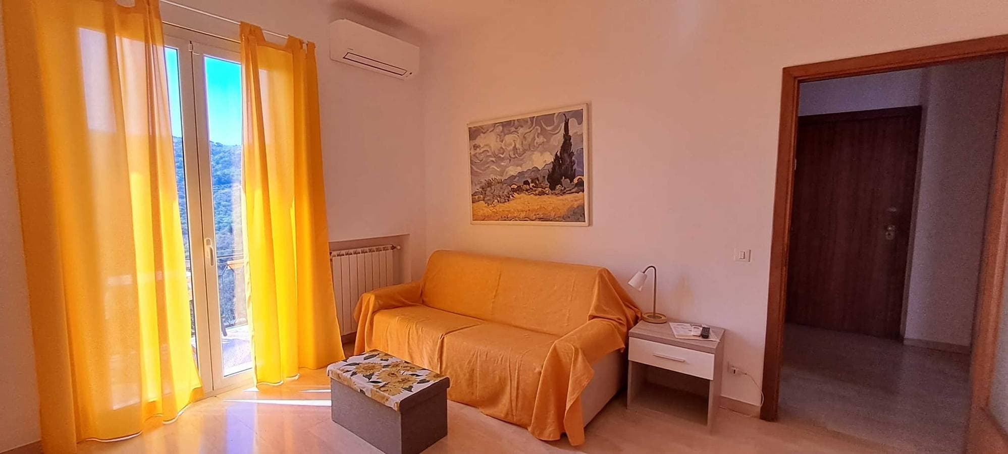 Foto 6 von 26: Haustierfreundliche Ferienwohnung I Girasoli mit Meerblick und WLAN