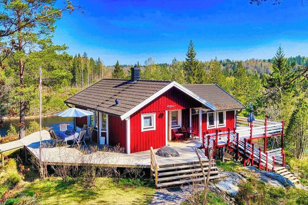 Ferienhaus Tived - direkt am See, Sauna, Boot, Badezuber 1