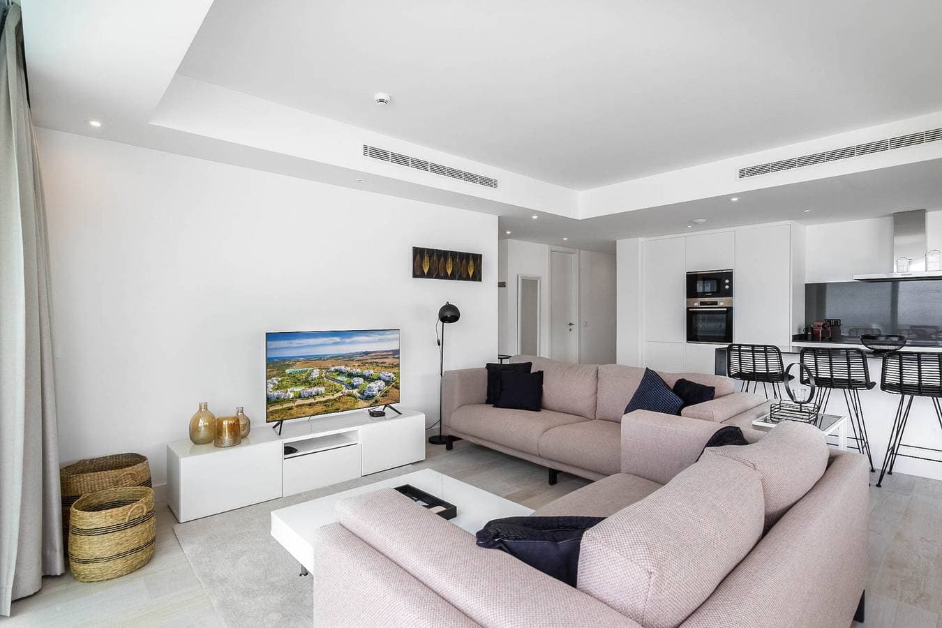 Foto 8 von 60: Stylish 3-Bed Apartment | Alcazaba Lagoon 1514