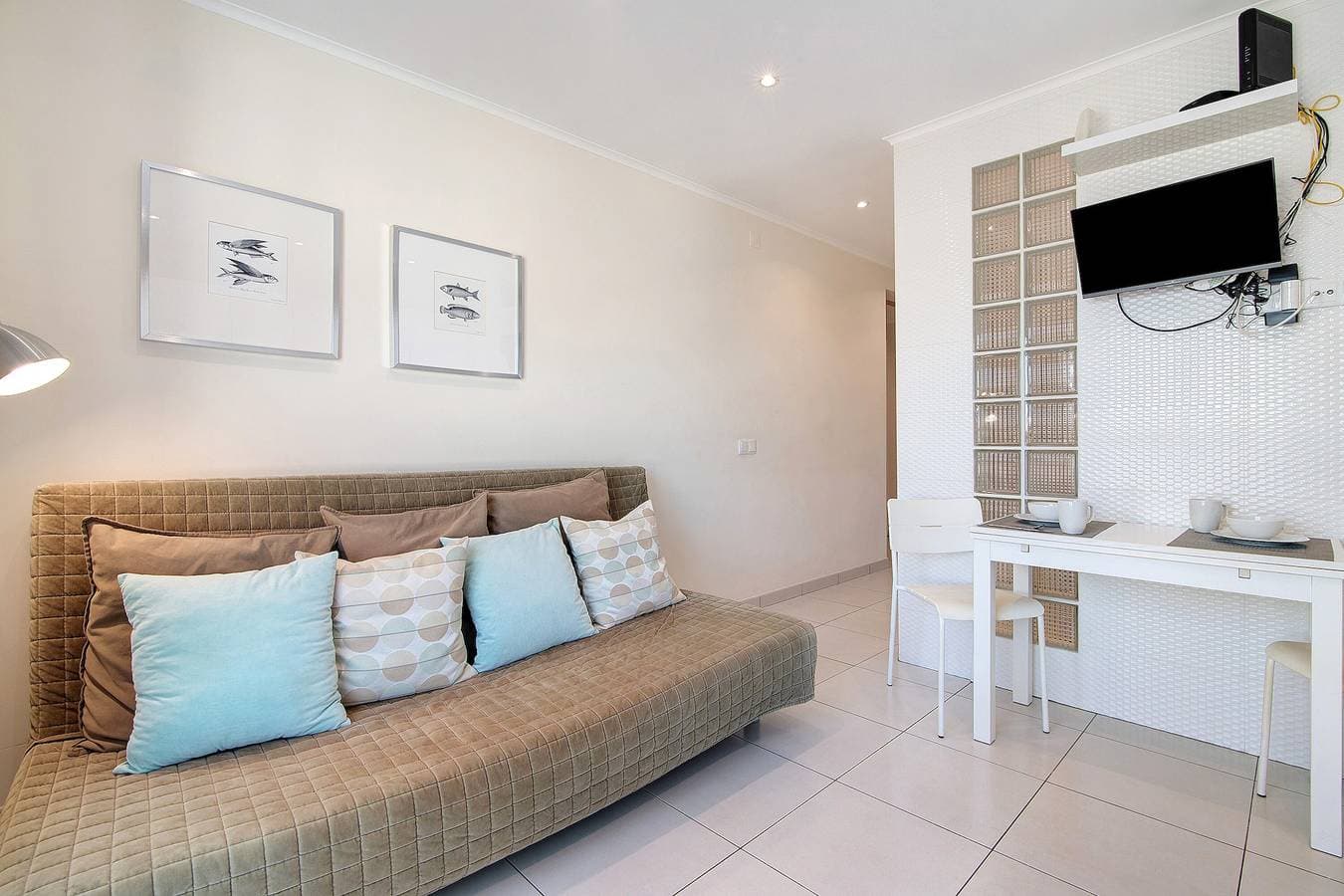 Foto 9 von 28: Einzimmerapartment 'Estúdio Completo' mit Meerblick, Wi-Fi und Klimaanlage