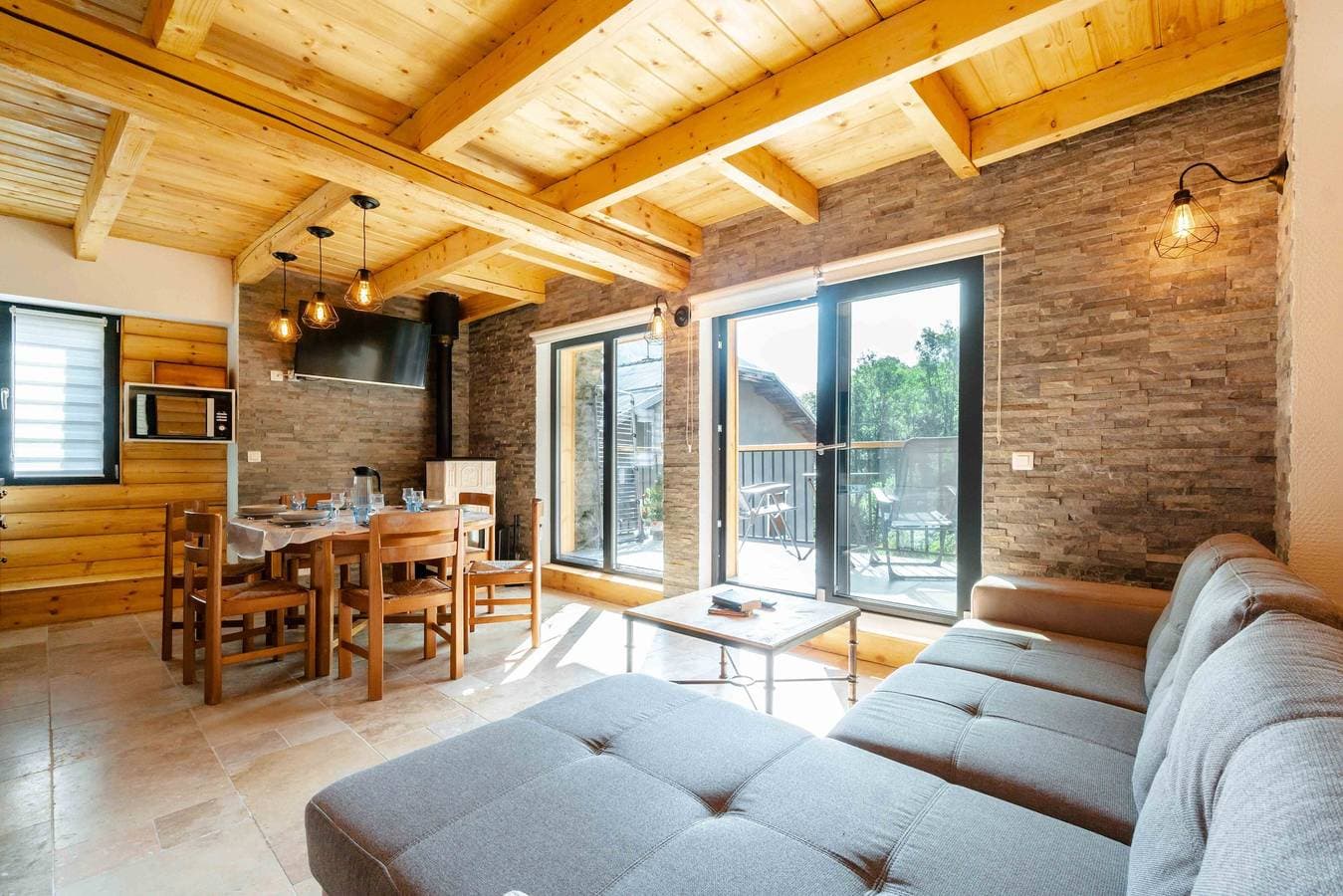 Foto 2 von 16: Ferienwohnung 'Agréable Chalet 3 Étoiles 3' mit Bergblick, Wi-Fi und Klimaanlage