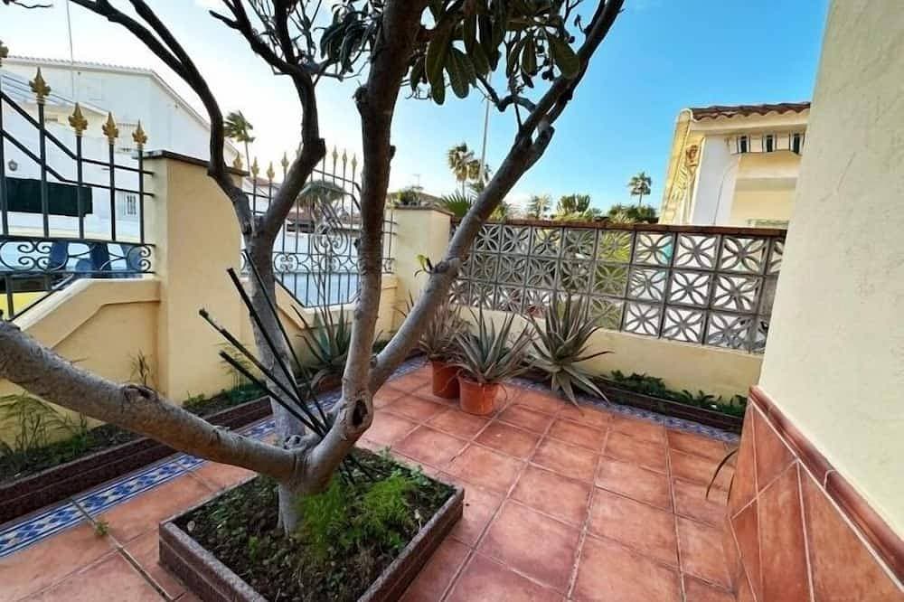 Foto 13 von 30: 3-Bedroom Villa with Garden, BBQ and Pool, 350 m from the Beach