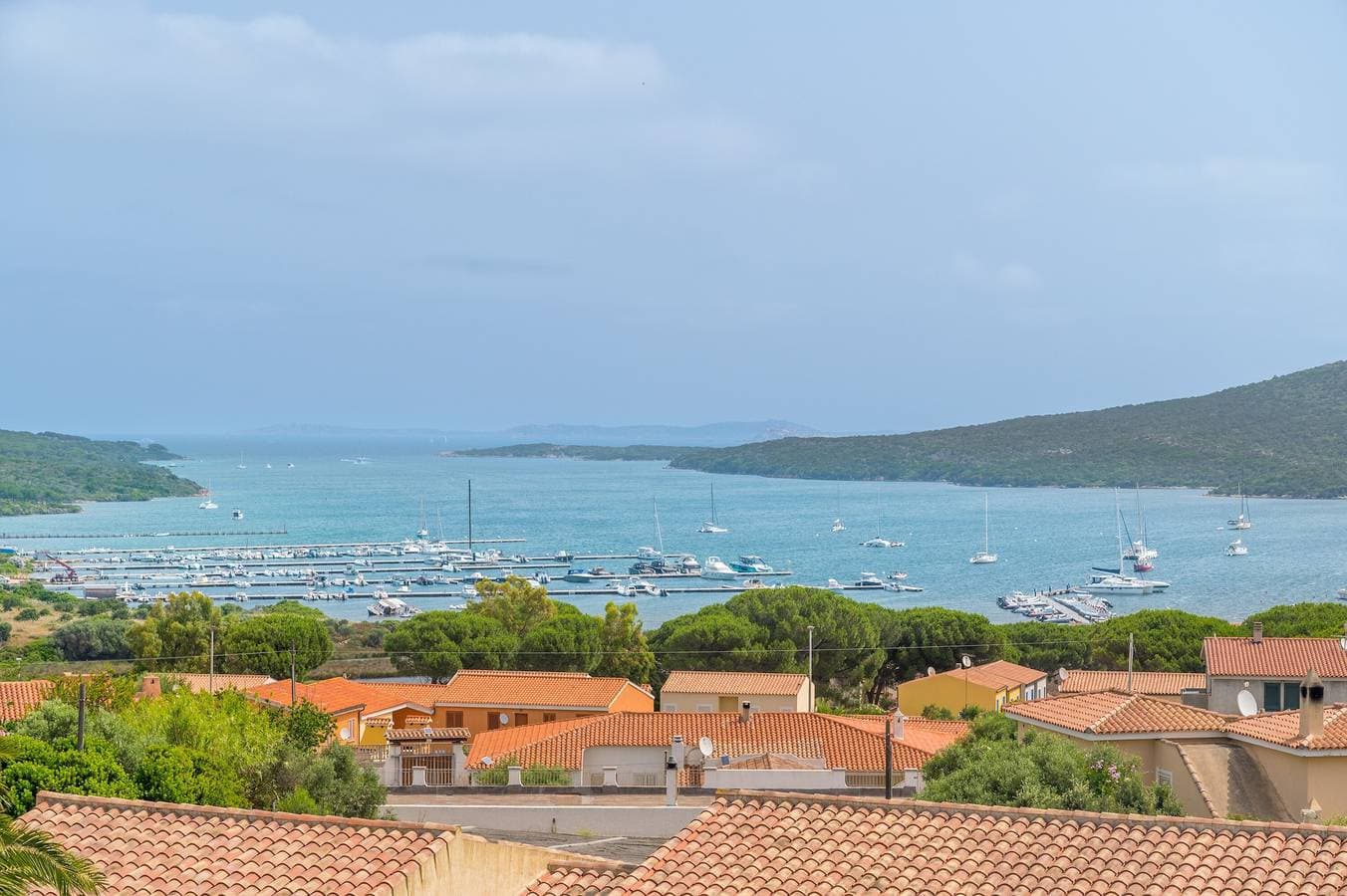 Foto 3 von 25: Ferienwohnung 'Il Fiordo 28' mit Meerblick, Gemeinschaftspool und Klimaanlage