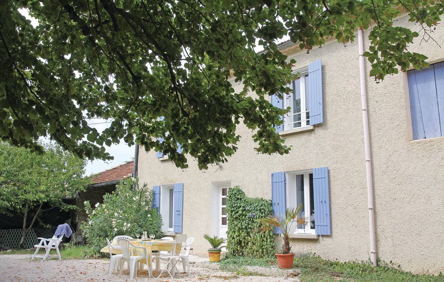 Poolside Retreat 1km vom Visan Zentrum 1