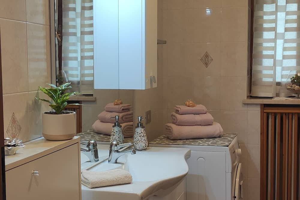 Foto 8 von 30: Villa Raggio di Sole ist eine Villa in Porto Porto Ceresio am Luganer See