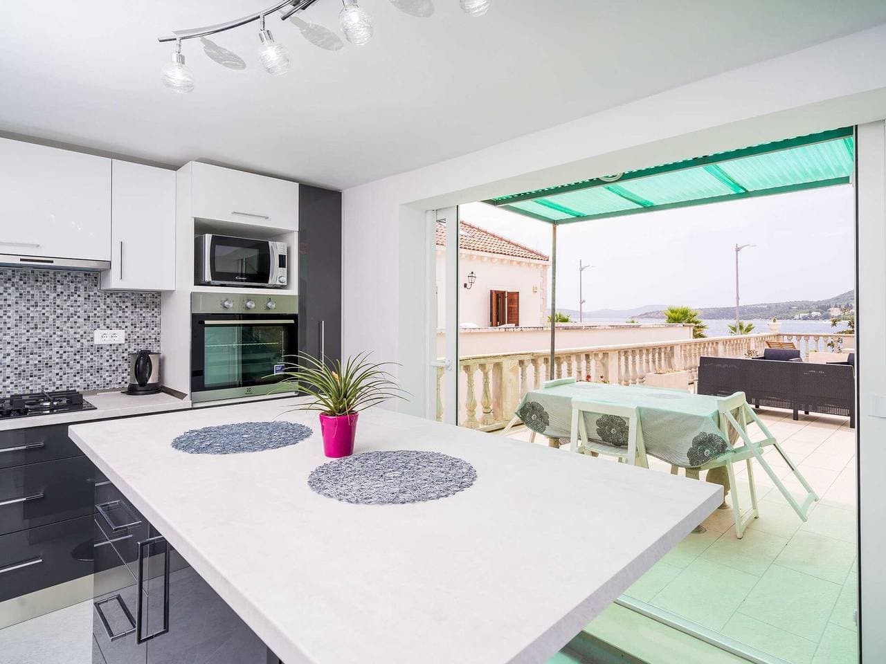 Foto 5 von 54: Villa Ro-Ma - Three Bedroom Villa with Terrace and Sea View