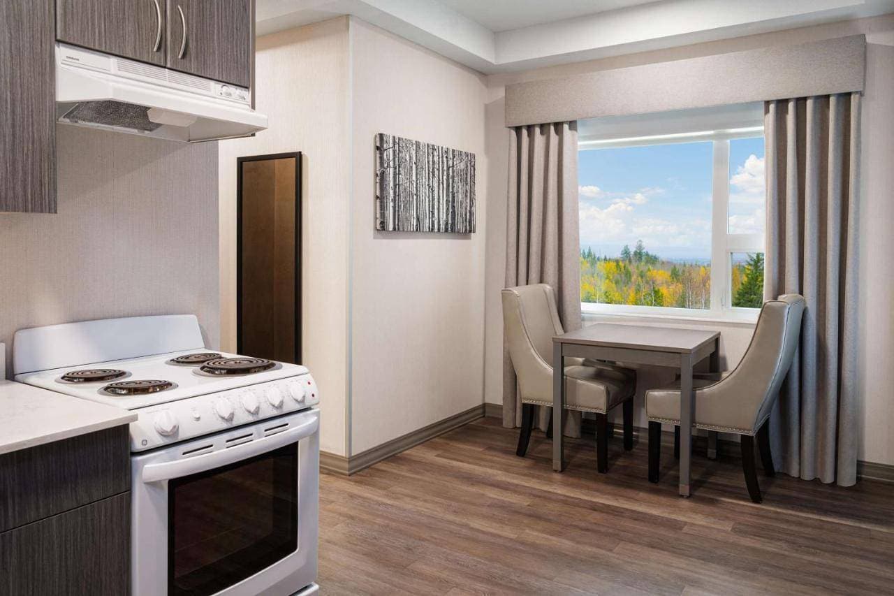 Foto 4 von 12: King Suite with Jetted Tub and Fireplace - Non-Smoking