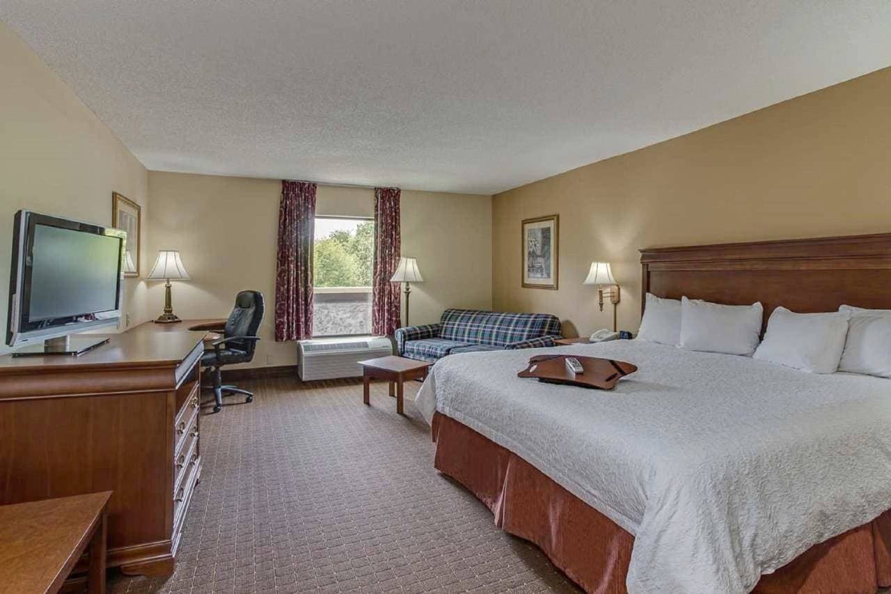 Hampton Inn Lewisburg 1