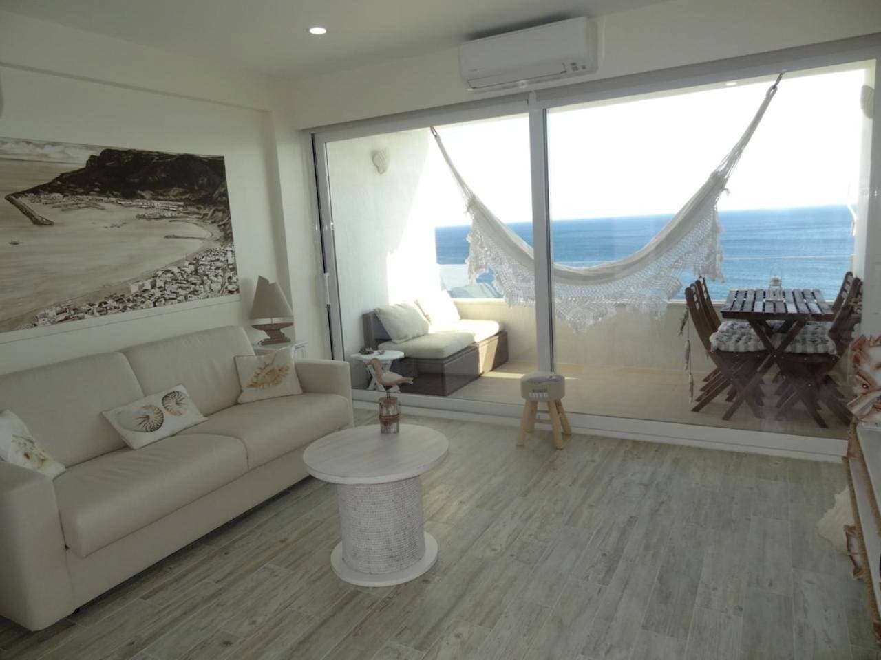Foto 2 von 5: Apartment with Sea View