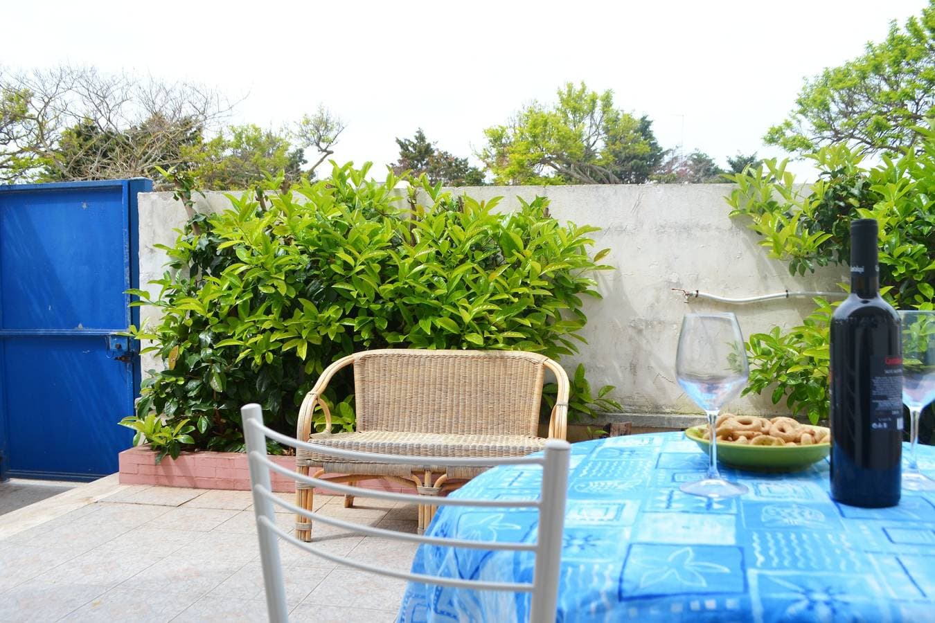 Foto 3 von 33: Bezauberndes Strandhaus mit großen Terrassen und Garten