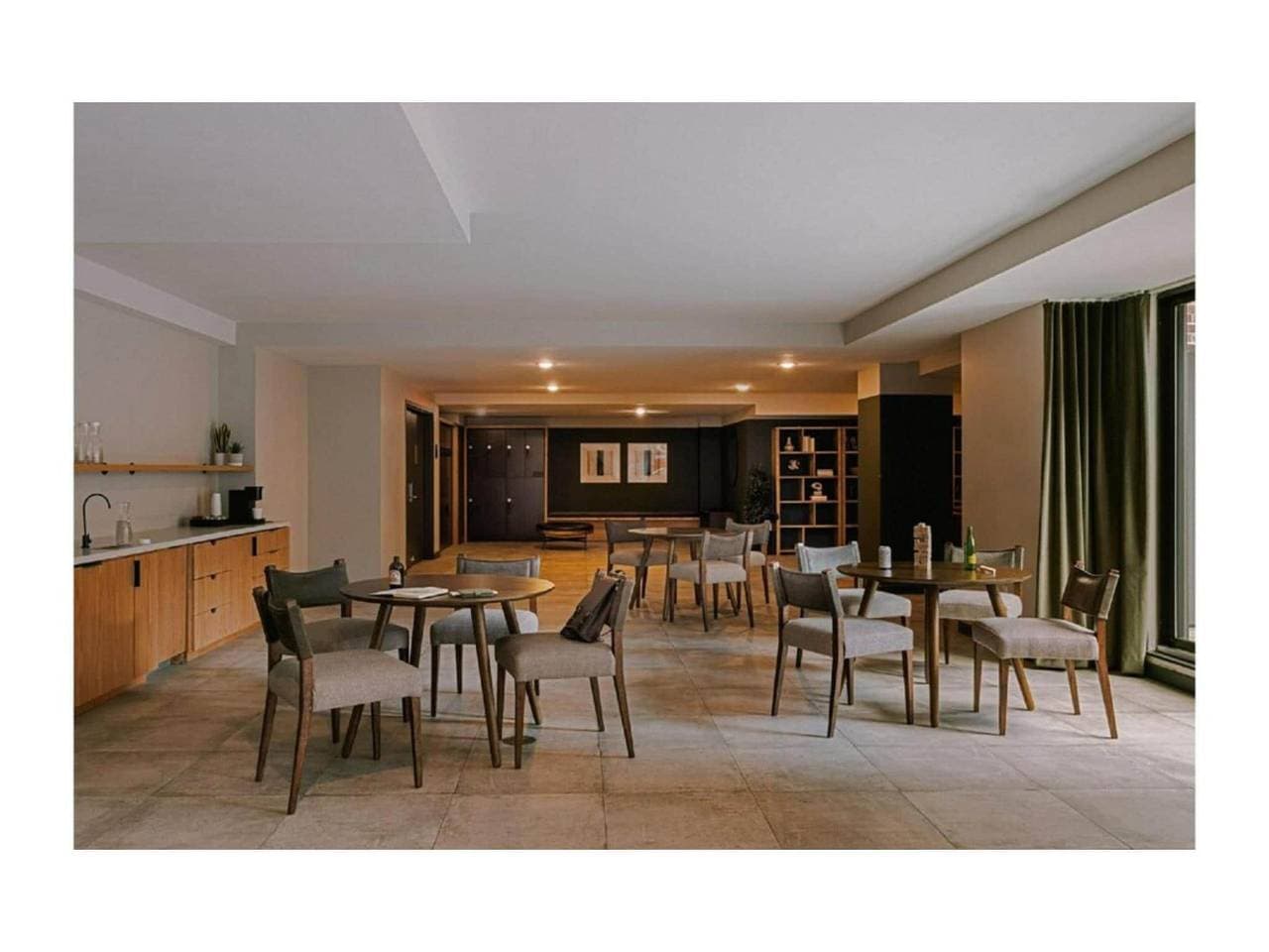 Gästezimmer 2 Doppelbetten Niederländisches Hotel 1