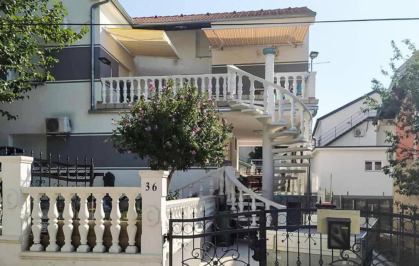 Modernes Apartment mit Terrasse, WLAN und Parkplatz in der Nähe der Küste und des Stadtzentrums 1