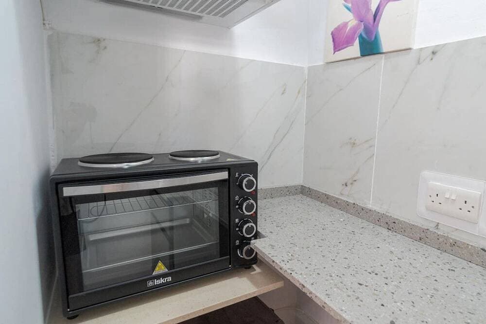 Foto 10 von 25: Studio home with WIFI & AC just steps to Seafront