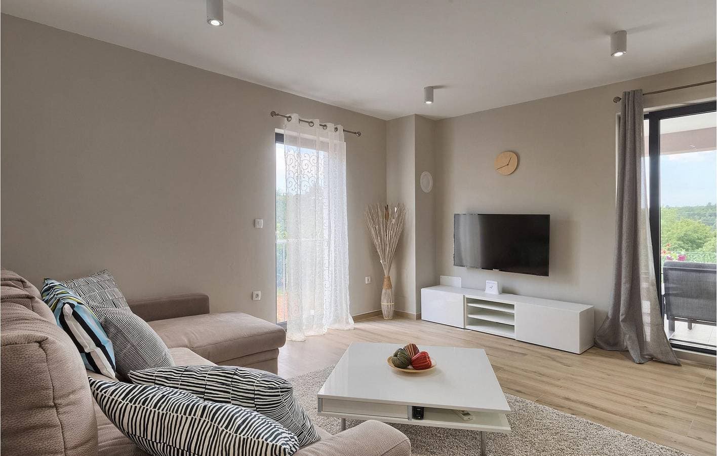 Foto 4 von 53: Geräumige 2-Zimmer-Wohnung mit Pool, Terrasse und WLAN in der Nähe des Stadtzentrums von Labin