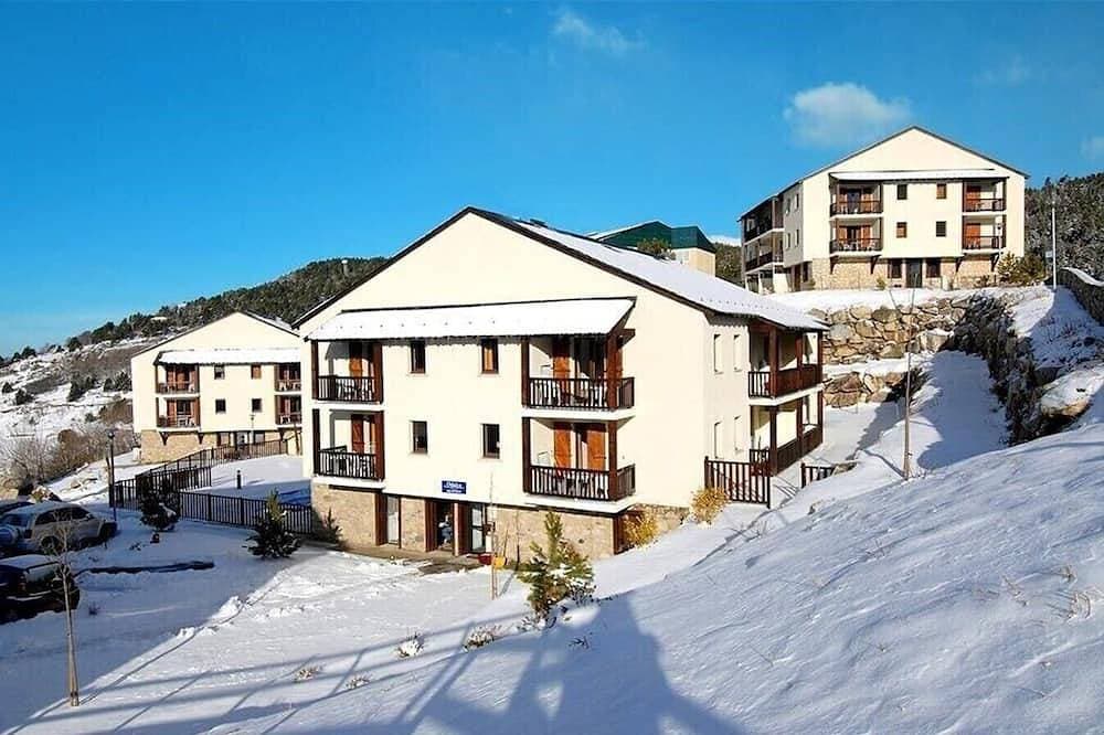 Foto 7 von 11: Pleasant Font-Romeu Studio, warm and bright with mountain views