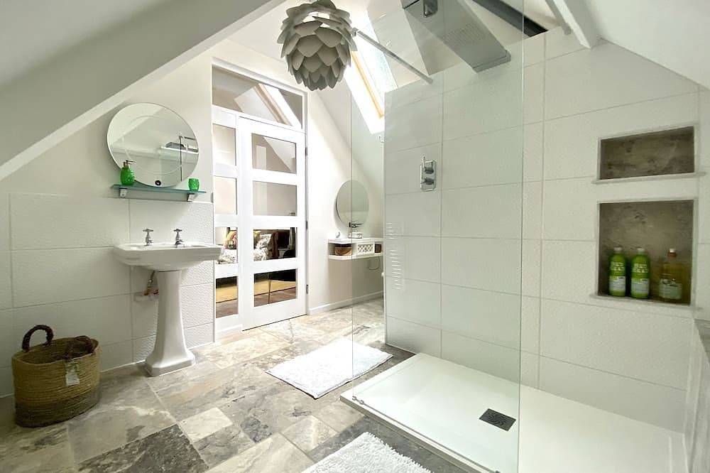 Foto 7 von 27: A Spacious, Modern & Contemporary Loft Space
