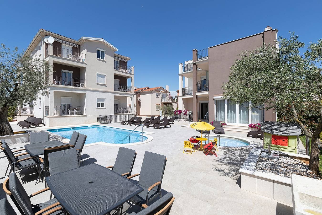 Foto 4 von 34: Ferienwohnung für 3 Personen mit Pool