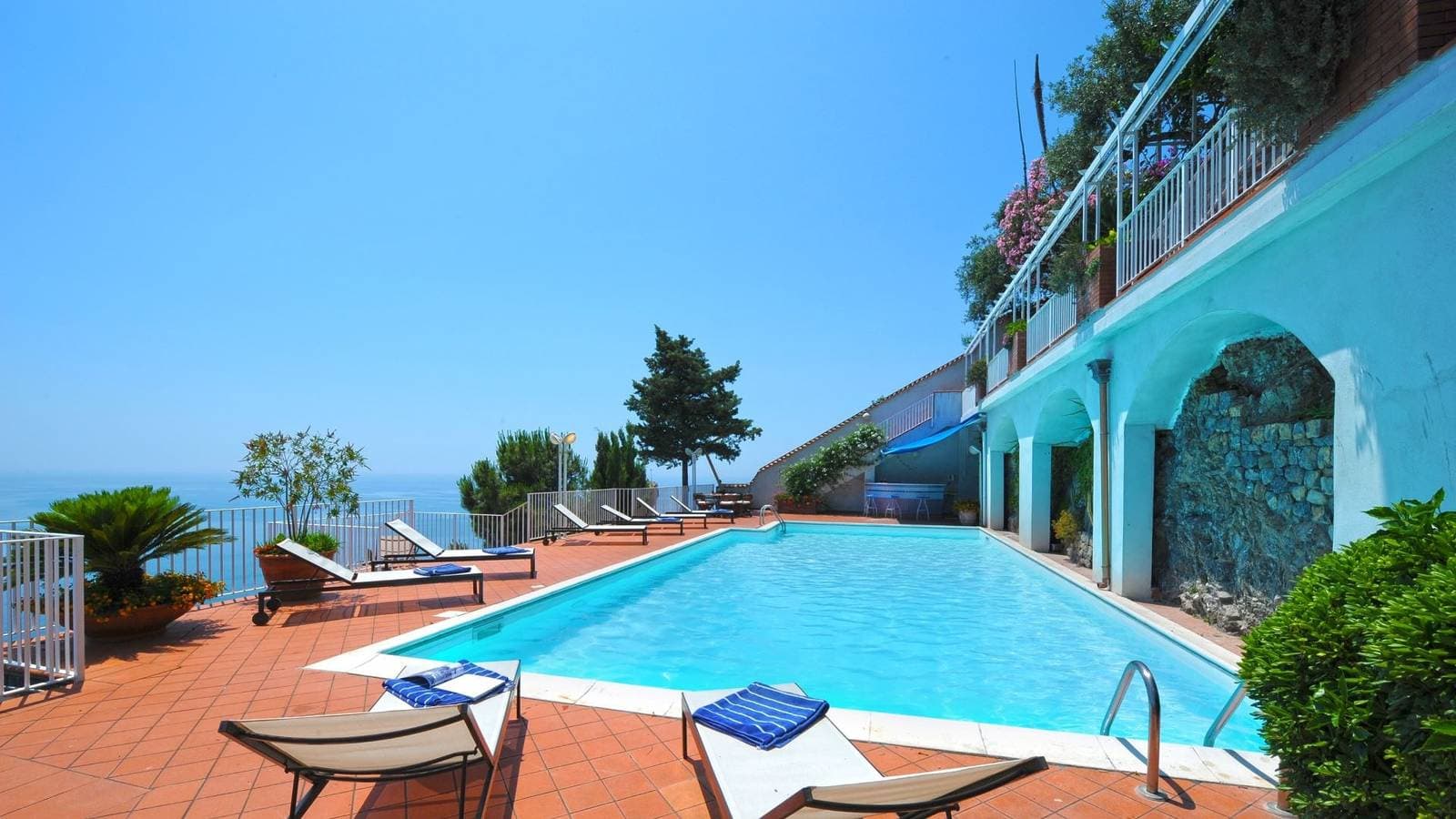 Foto 6 von 57: Villa für 8 Personen mit Pool