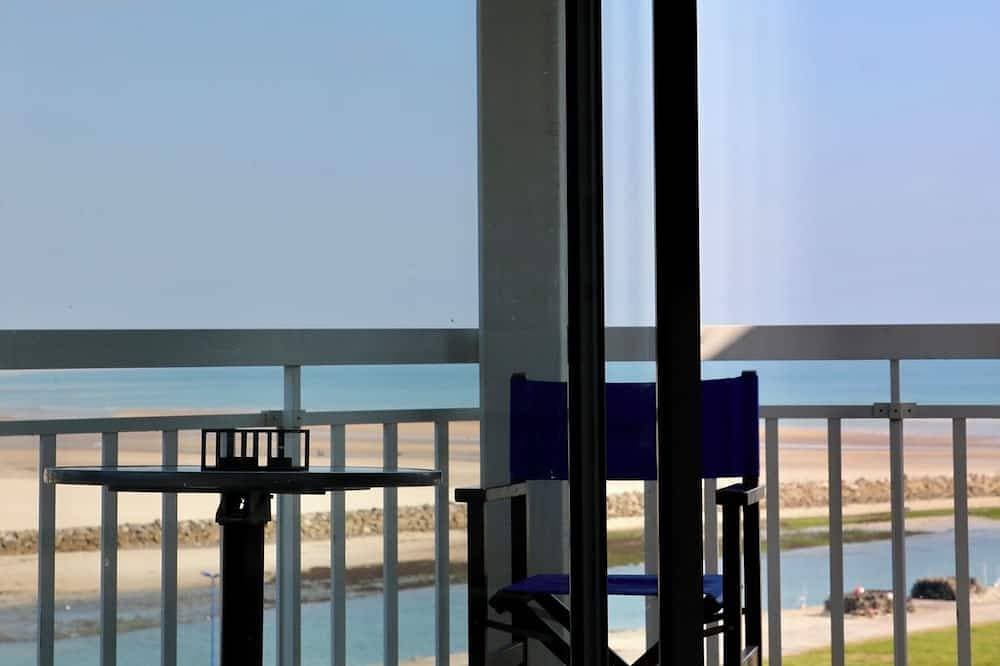 Apartment with breathtaking view of Le Havre de Carteret 1