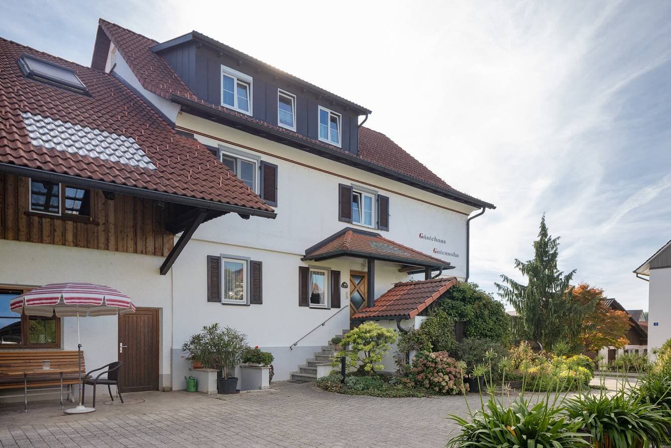 Foto 6 von 26: Ferienwohnung 1 mit privater Terrasse, Gemeinschaftsgarten und Wi-Fi