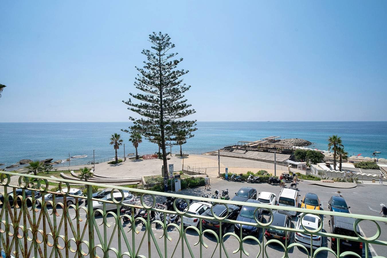 Foto 13 von 22: Ferienwohnung 'Wunderschöne Wohnung am Meer Chez Monique' mit Meerblick, privater Terrasse und WLAN
