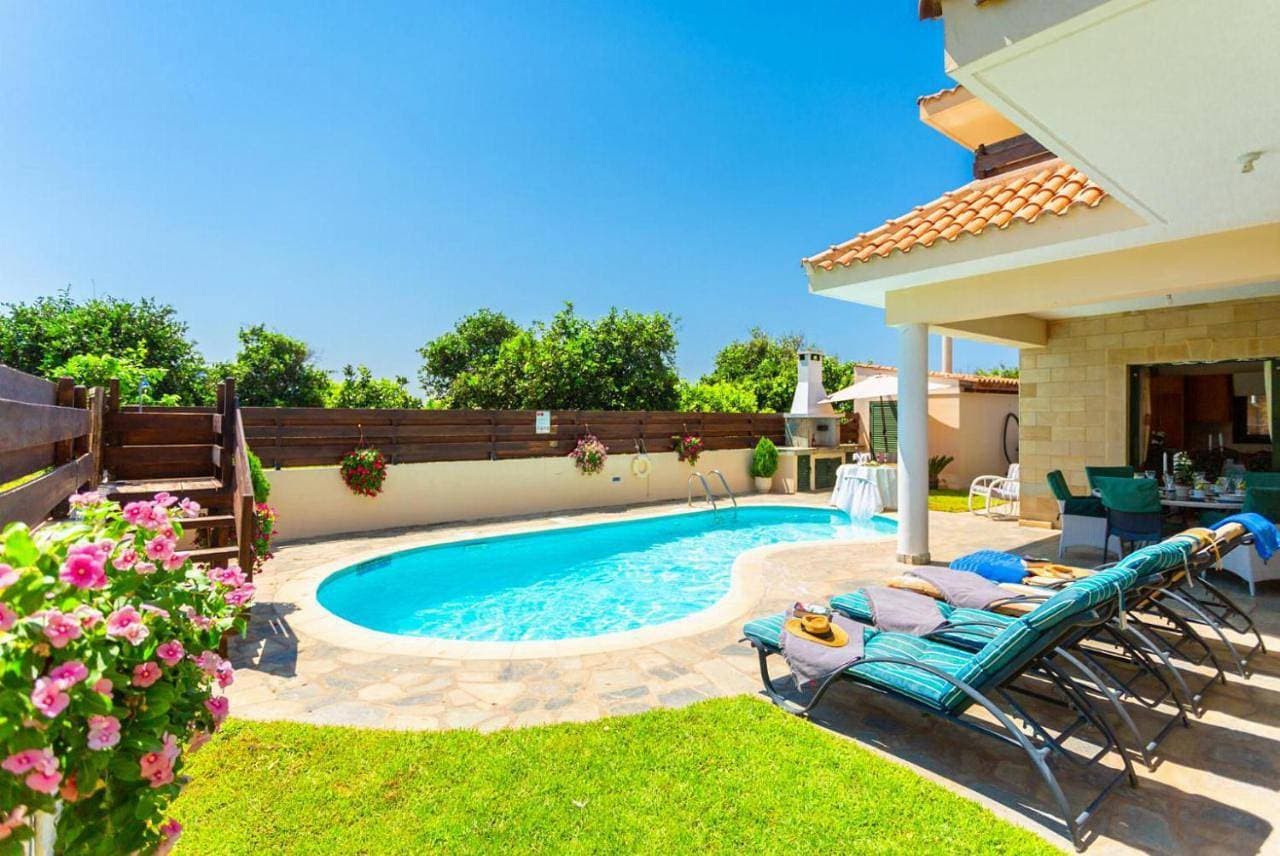Foto 4 von 31: Ten-Bedroom Villa