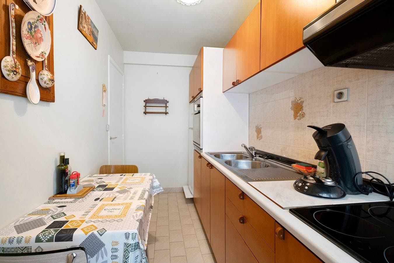 Foto 11 von 25: Ferienwohnung 'Appart – Pool und Blick auf den Hafen' mit Meerblick, Gemeinschaftspool & WLAN
