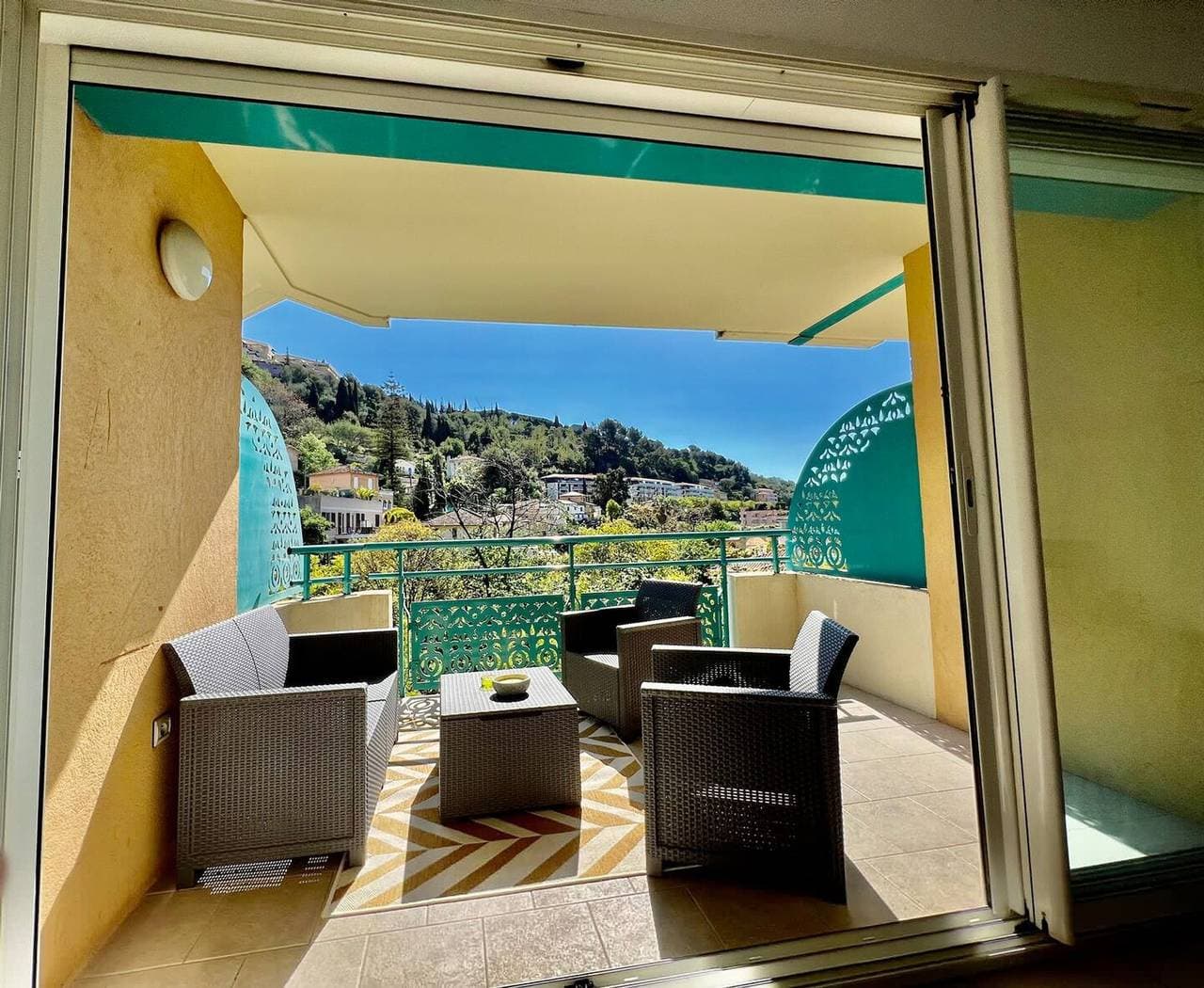 Foto 4 von 26: Quiet studio swimming pool Roquebrune