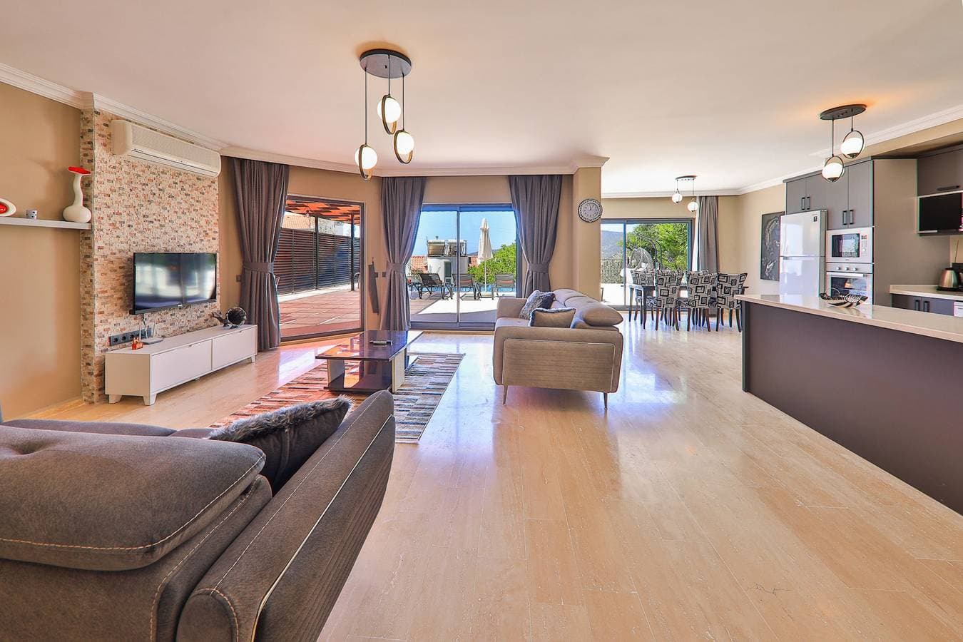 Foto 11 von 58: Villa für 6 Personen mit Balkon