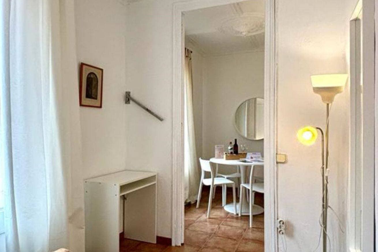 Foto 12 von 17: Cozy Ploblesec Apartment