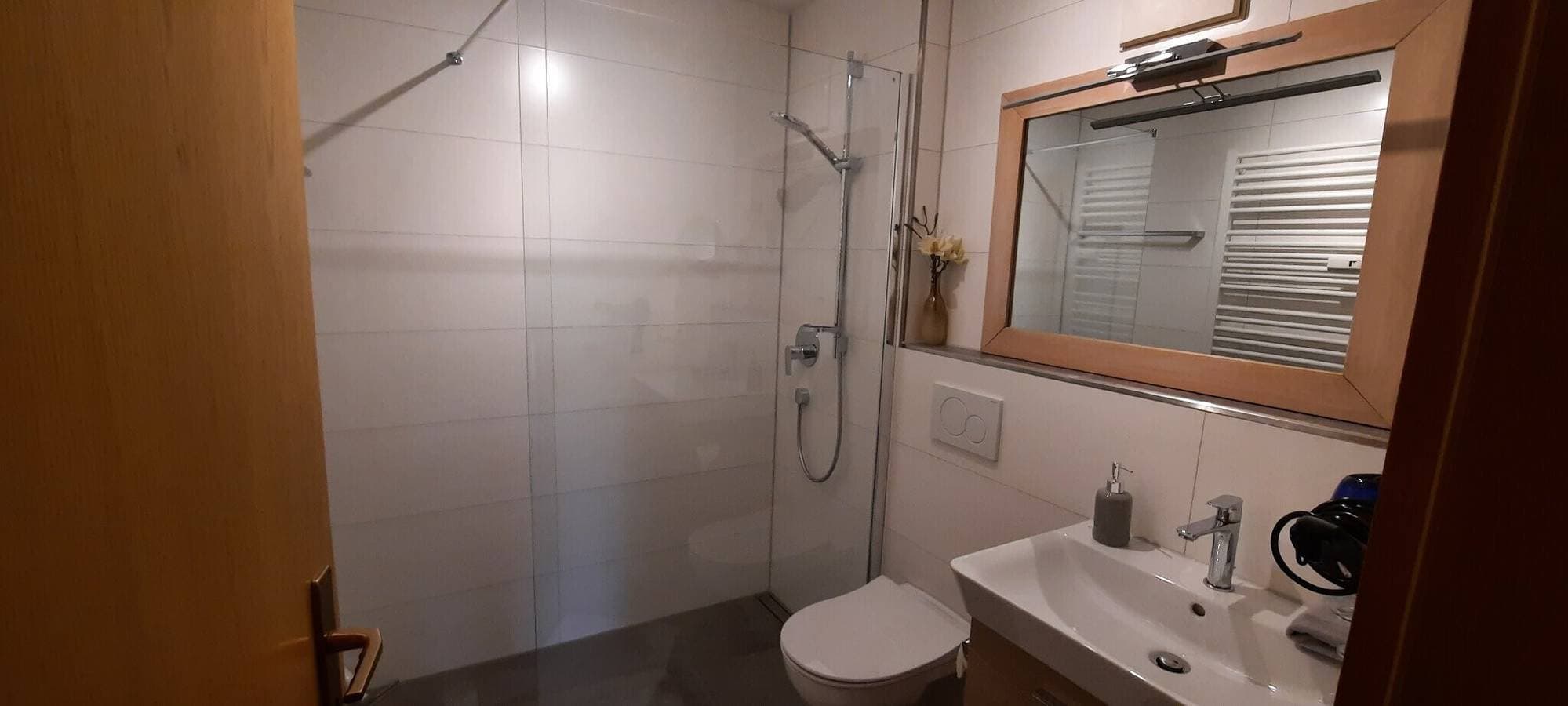 Foto 9 von 17: Ferienwohnung 'Chaletwohnung Alpenglück' mit privater Terrasse, privatem Garten und Wi-Fi